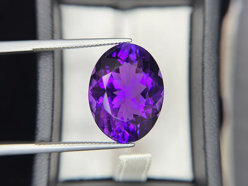 No reserve price - 1 pcs  Purple Amethyst  - 24.20 ct - International Colored Gemstone Association (ICA GemLab) - GLOWING PURPLE AMETHYST