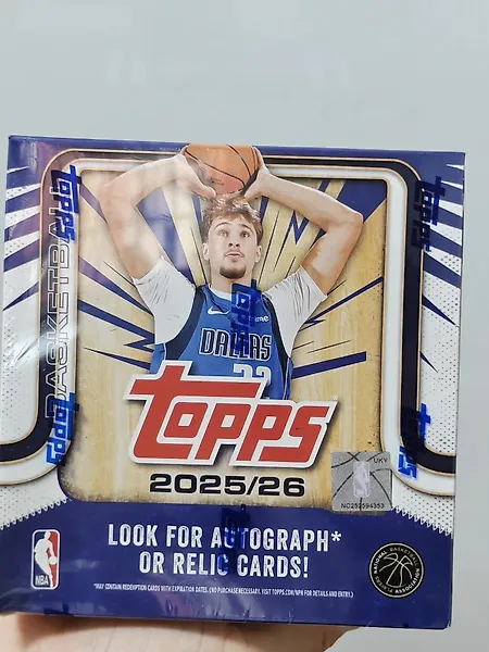 2025/26 Topps Topps 2025/26 Cooper Flagg Chase retail exclusief - 1 Sealed box - Good (GD)