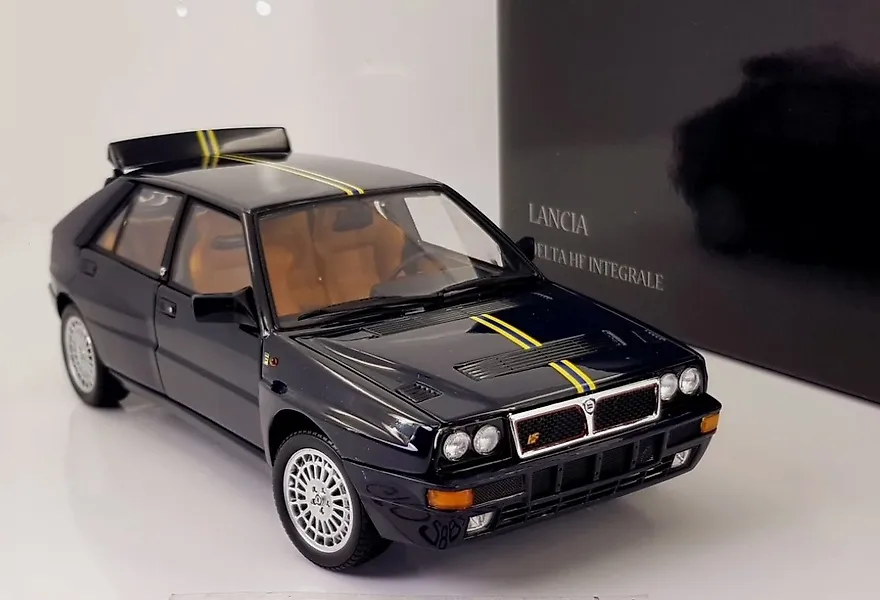 Kyosho 1:18 - Model sports car - Lancia Delta HF Integrale