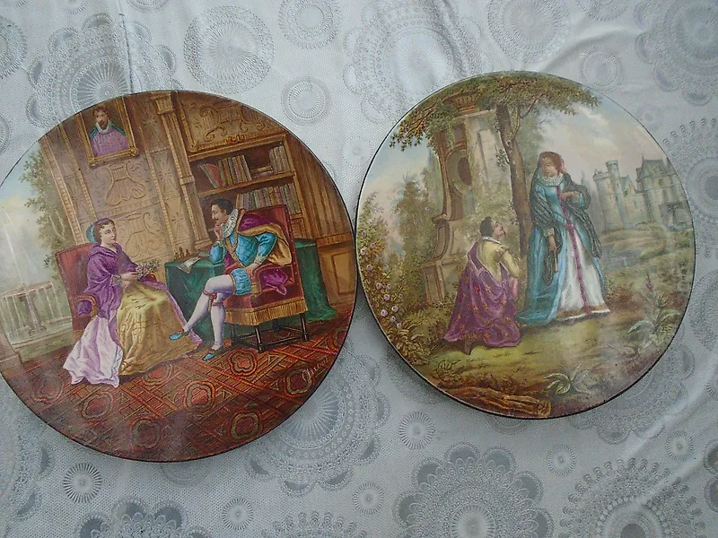 Dish (2) - Ceramic - Renaissance decorative plates - 37 cm