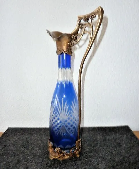Carafe - Prunkvolle Jugendstil-Glaskaraffe mit figürlicher Bronzemontierung – um 1900 - Crystal
