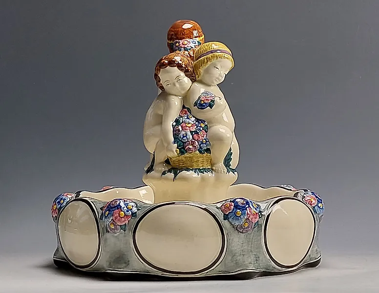 Karlsruhe Majolika Manufaktur - Max Heinze - Centrepiece  - Earthenware - Flower girls' table centerpiece