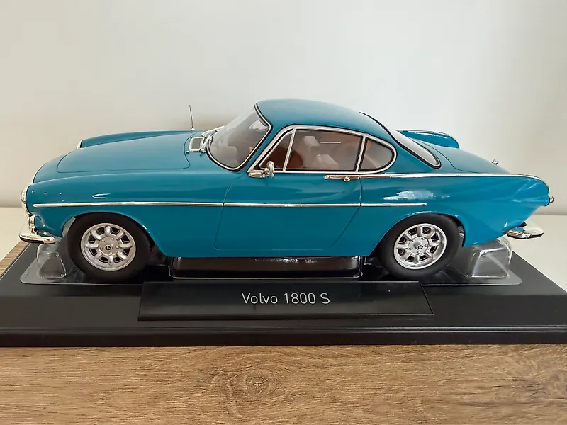 Norev 1:18 - Model car - Volvo 1800 S