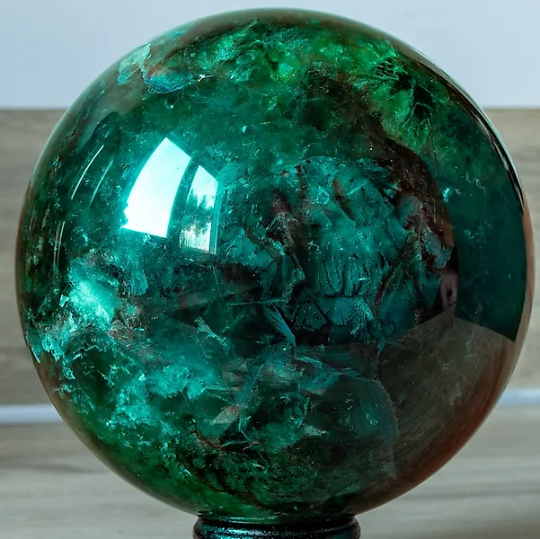 Fluorite Fine, polished green fluorite, large quality sphere. - Height: 13.3 cm - Width: 13.3 cm- 3924 g