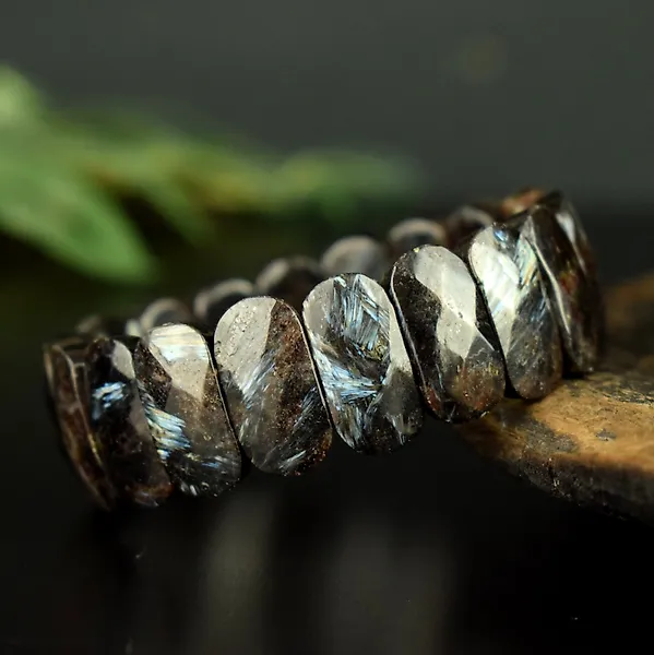 Arfvedsonite with Garnet and Pyrite - High quality - Large pearls - Width: 20 mm- 47.8 g