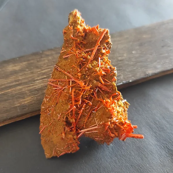 Crocoite Crystals - Height: 2 cm - Width: 3.5 cm- 13 g - (1)