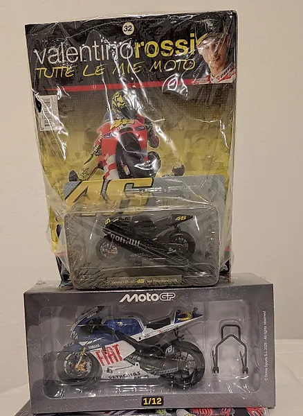 Altaya 1:12 - Model motorcycle - Yamaha YZR-M1, Fiat Petronas 2009/ M1 2005 TEST