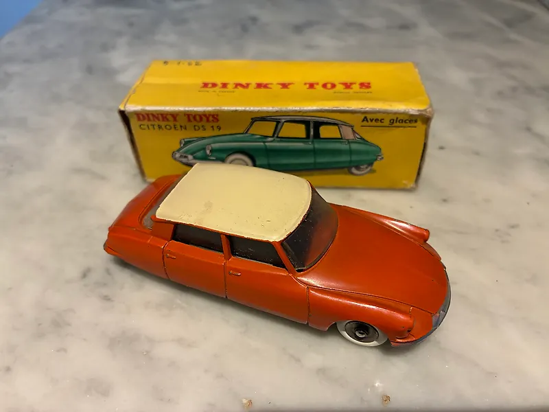 Dinky Toys 1:43 - Model car - Citroën DS 19