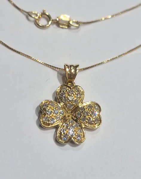 Necklace with pendant - 18 kt. Yellow gold Diamond (Natural)  - Quadrifoglio Croce