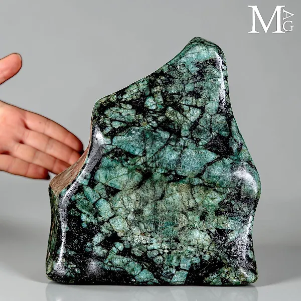 Vivid Green Emerald Crystals in  Dark Schist Matrix Large Polished Freeform  Emeralds - Height: 210 mm - Width: 180 mm- 7213 g - (1)