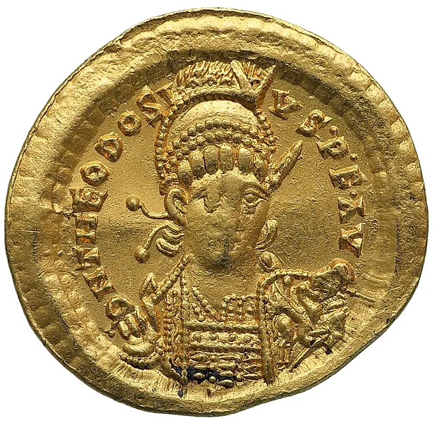 Byzantine Empire. Theodosius II (AD 402-450). Solidus Konstantinopel 443–450 AD - Behelmte und drapierte Constantinopolis nach links auf einem Thron