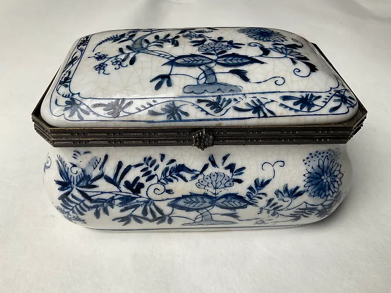 Augustus Rex A.R - Helena Wolfsohn - Box - jewelry box - Porcelain, Bronze - 1879/1883 Onion Pattern