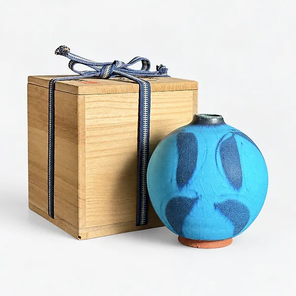 Kenji Kato – Shinsho Kiln Turquoise Blue Ceramic Vase – Japanese Studio Pottery – 14 cm - Porcelain - Kenji Kato - Japan - Shōwa period (1926-1989)