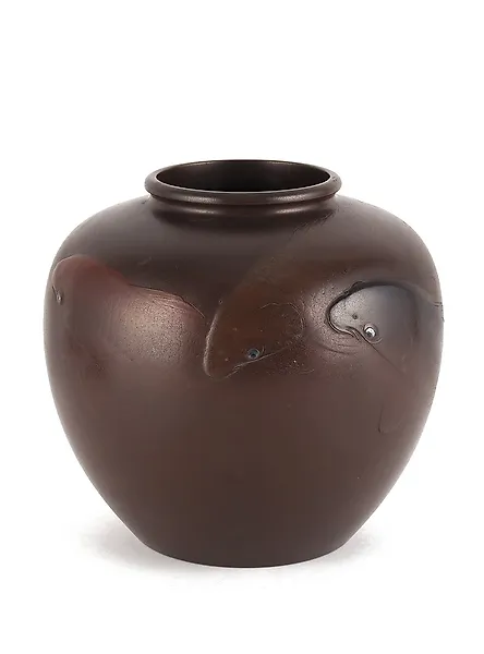 Very fine bronze vase with swimming carps desing, signed - Bronze - Mitake - Japan - first half 20th century
