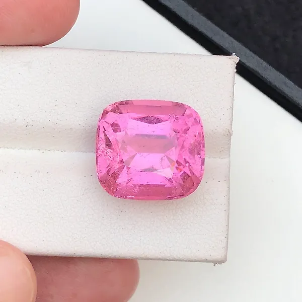 1 pcs  Pink Tourmaline  - 19.90 ct - International Gemological Institute (IGI) - Natural Pink Tourmaline