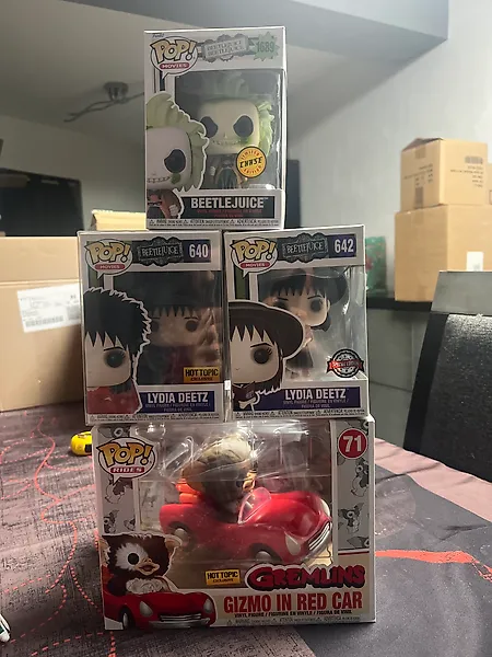 Funko  - Funko Pop Beetlejuice; Lydia Deetz; Gizmo in Red Car - 2020+ - U.S.