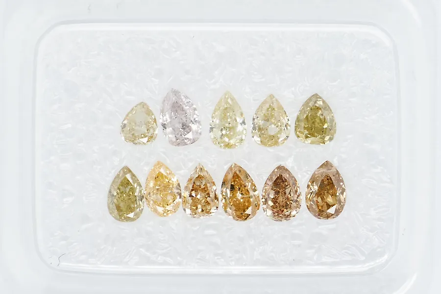 No reserve price - 11 pcs Diamond  (Natural coloured)  - 1.17 ct - Pear - Faint, Light Brownish, Orangy, Yellowish Mixed colours, Yellow, Grey, Brown - SI1, SI2, SI3, I1, I2, I3 - Gem Report Antwerp (GRA)