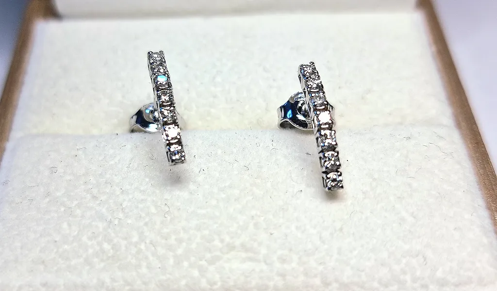 Earrings - 18 kt. White gold -  0.15ct. tw. Diamond (Natural)  - Diamond