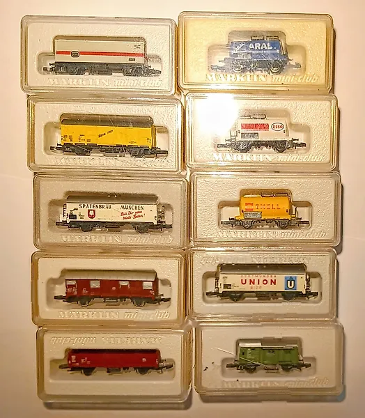 Märklin Z - 8601,8602,8605,8606,8609,8622,8611,8612,8613,8615, - Model train freight carriage (10) - Märklin mini-club Z scale freight car lot in original plastic cases - DB, Esso