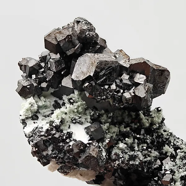 ALPINO, Black magnetite aesthetics with crystallized green talc, Piedmont! Crystals on matrix - Height: 82 mm - Width: 46 mm- 84 g