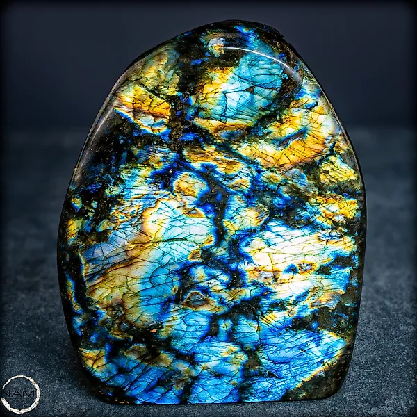 Natural labradorite freeform from Madagascar – Spectacular color display and mystical depth- 1880.43 g