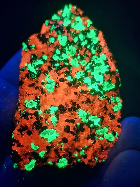 Rare willemite & calcite Fluorescent - Height: 6.5 cm - Width: 4 cm- 126 g