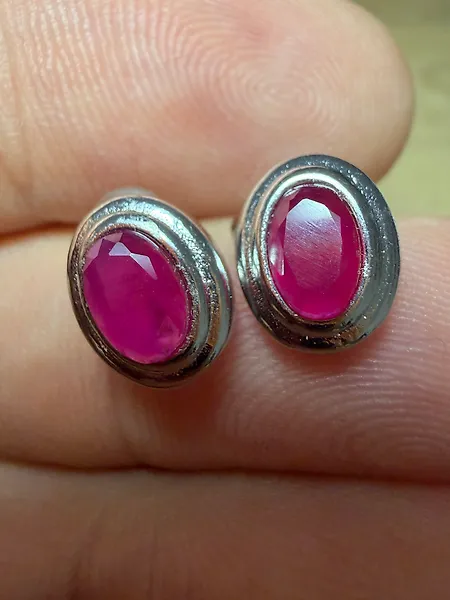 Ruby Unique Real Gem! Stunning Natural Ruby Earring. First Quality Silver. Hand made. “No Reserve - Height: 15 mm - Width: 10 mm- 1.73 g