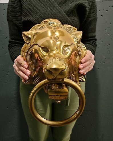 Lion head store towel ring