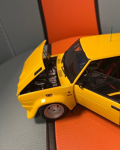 Kyosho 1:18 - Model car - Fiat 131 Abarth 1980 Stradale - 4