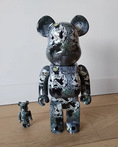 Banksy (1974) - Banksy x Brandalism x Medicom Toy Be@rbrick - Riot Cop 100％  & 400% Bearbrick - auction online Catawiki