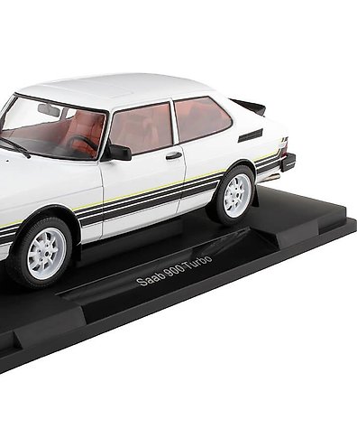 IXO 1:18 - Model car - Volvo 240 Turbo 'Custom' 1985