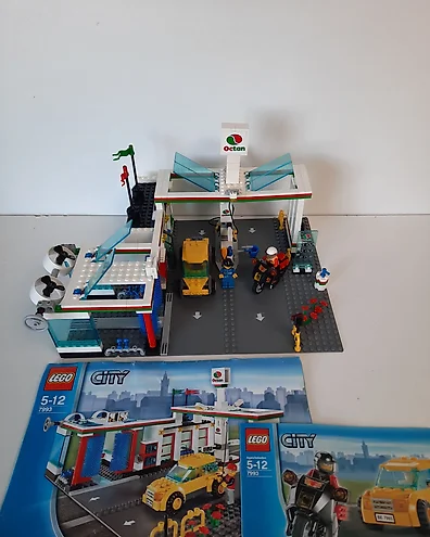 LEGO City 7993 Benzinestation auction online Catawiki