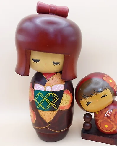 Two Vintage Kokeshi, signed by Takamizawa Kazuwo & Keiji - Wood - Japan -  Shōwa period (1926-1989) - auction online Catawiki