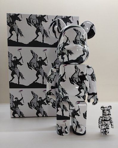 Banksy (1974) - Medicom Toy x Banksy - Be@rbrick 400% + 100