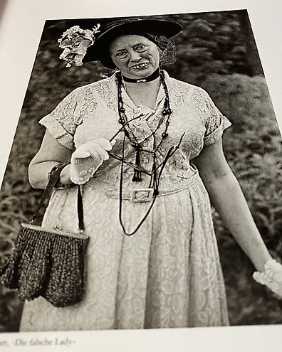 DEMAND GURSKY RUSCHA：GROSSE ILLUSIONEN Grosse Illusionen: Thomas Demand, Andreas Gursky, Ed Ruscha