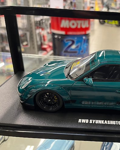 GT Spirit 1:18 - Model race car - Porsche 911 RWB coast GT Spirit 1:18 - Model race car - Porsche 911 RWB coast