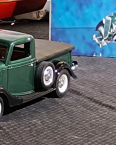 Franklin Mint 1:24 - Model car - 1955 Chevrolet Cameo - 1998 Christmas  Truck - auction online Catawiki