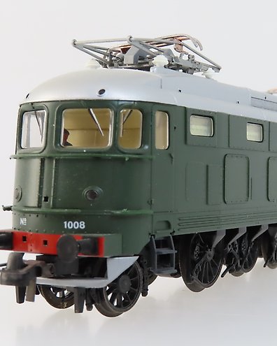 Fleischmann#7385 BR185 111-2 DB(ドイツ鉄道 スイス直通) Fleischmann 7385 Class BR 185 111-2 of the DB in red - Hattons