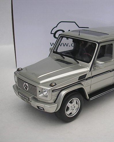 Matrix 1:43 - Model car - Reliant Robin Saloon 1973 - 1981