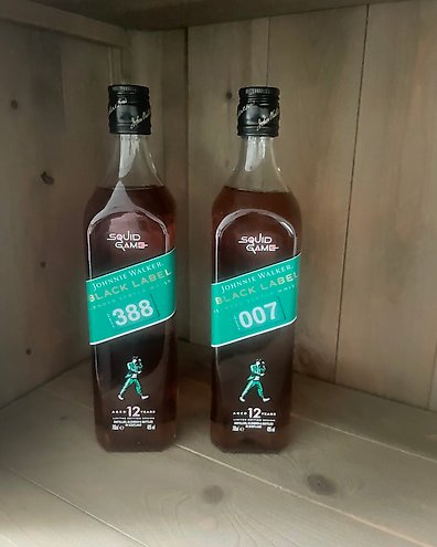 Johnnie Walker 12 years old Black Label - Squid Game limited Johnnie Walker 12 years old Black Label - Squid Game limited