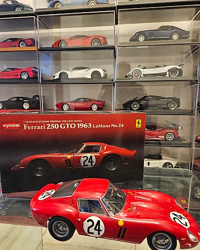 Kyosho 1:18 - Model car - Ferrari 328 GTB - auction online