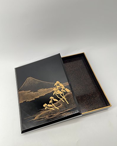 日本の蒔絵 写真集 「A Sprinkling of Gold」