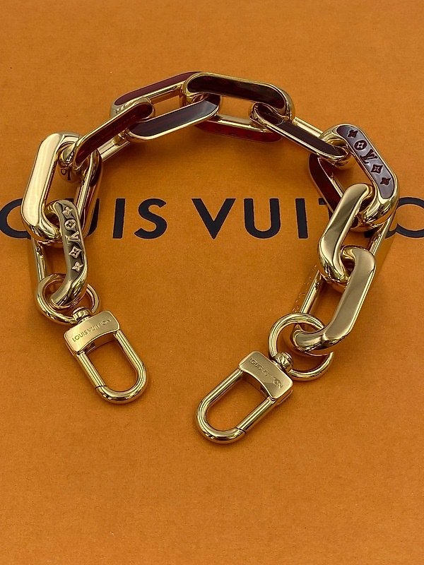 louis vuitton with chain strap