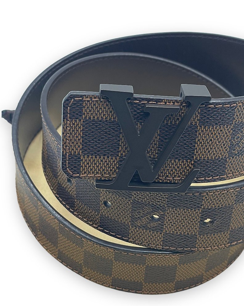 Exclusivity and Rare Louis Vuitton Coeur Fall in Love shoulder
