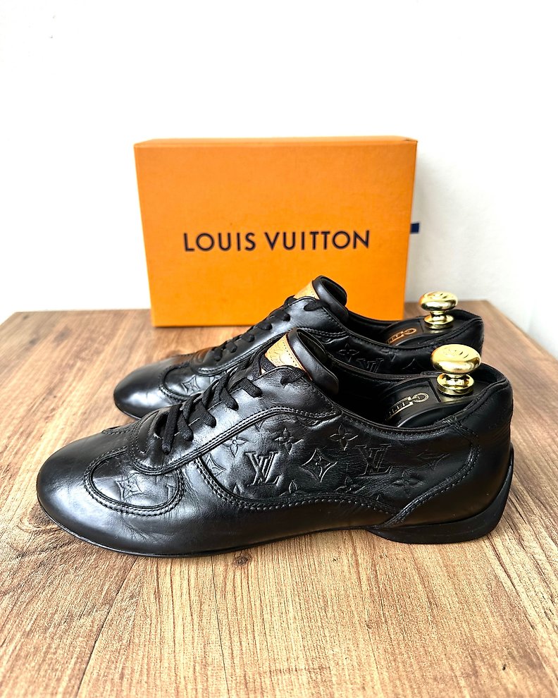 Louis Vuitton - Sneakers - Size: UK 8 - Catawiki