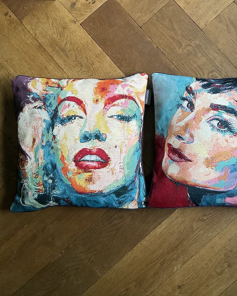 New set of 2 pillows made of Louis Vuitton 3D denim - - Catawiki