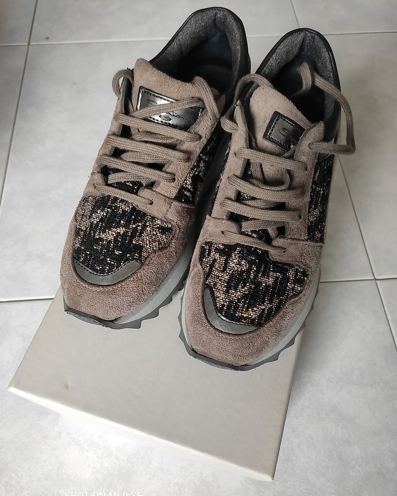 Louis Vuitton - Run Away Sneakers - Sneakers - Size: Shoes - Catawiki