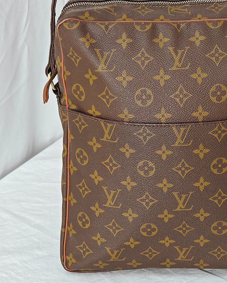 Louis Vuitton - NILE CROSSBODY Bag - Catawiki