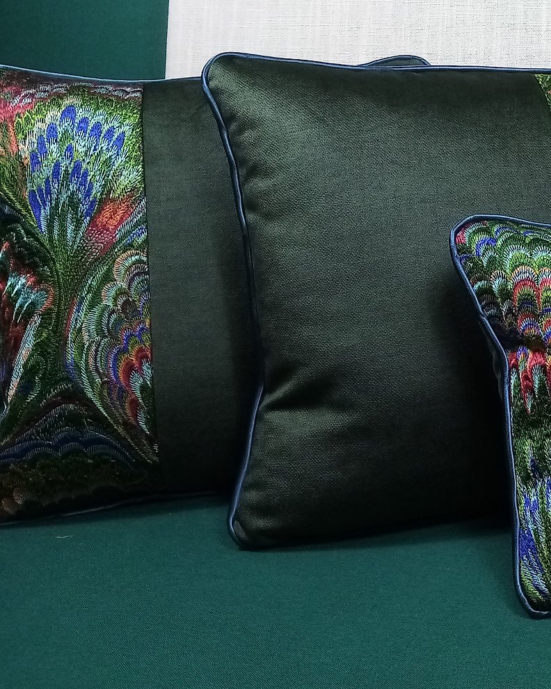 Pillows with Gucci fabric (2) - Catawiki