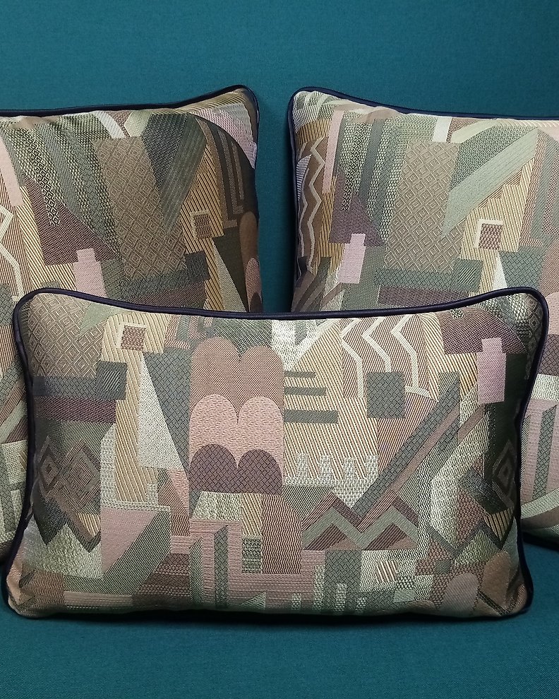 Pillows with Louis Vuitton fabric, inside down (4) - Catawiki